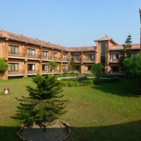 Hotel Lumbini Garden New Crystal Extérieur photo