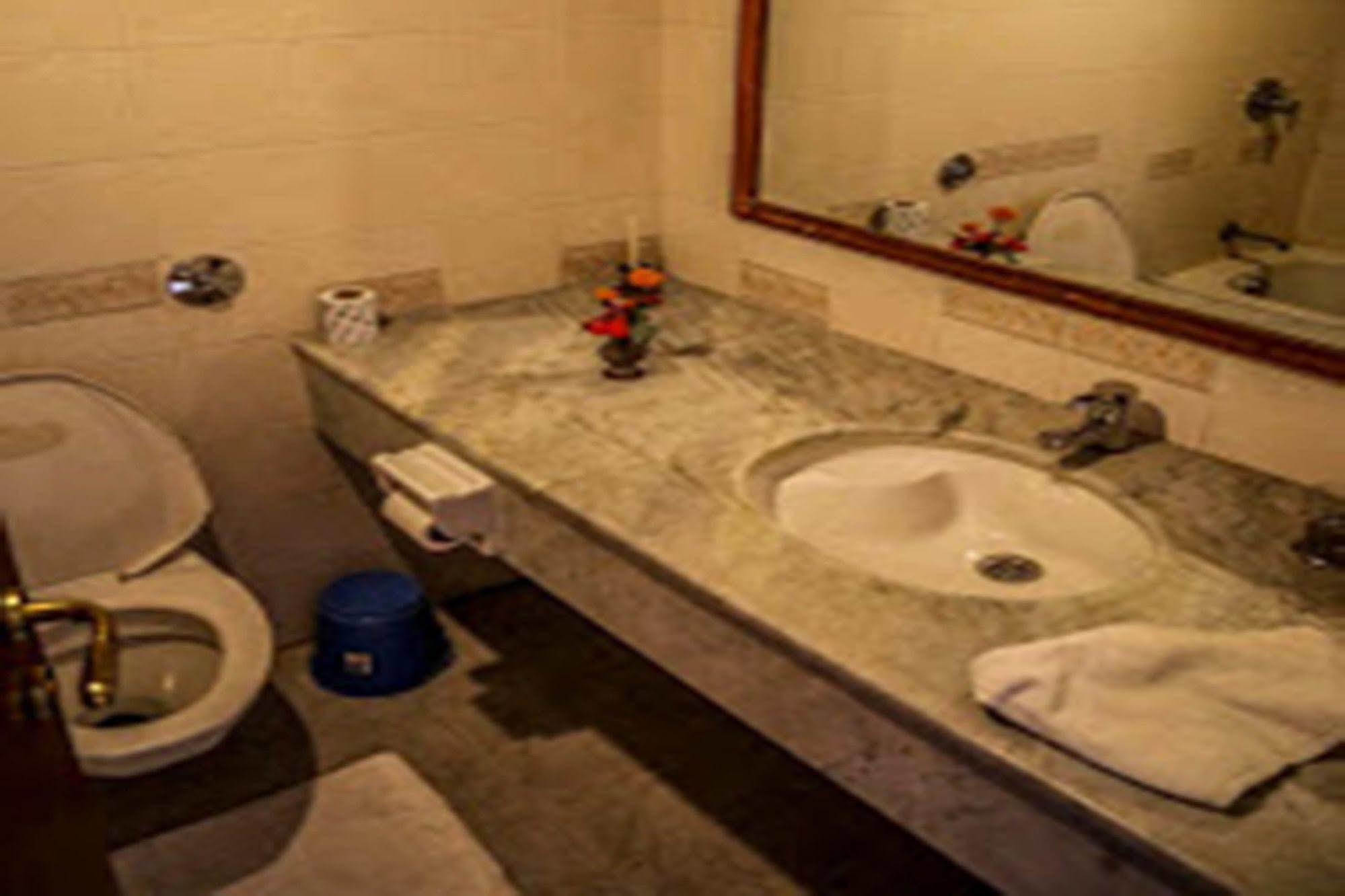 Hotel Lumbini Garden New Crystal Extérieur photo