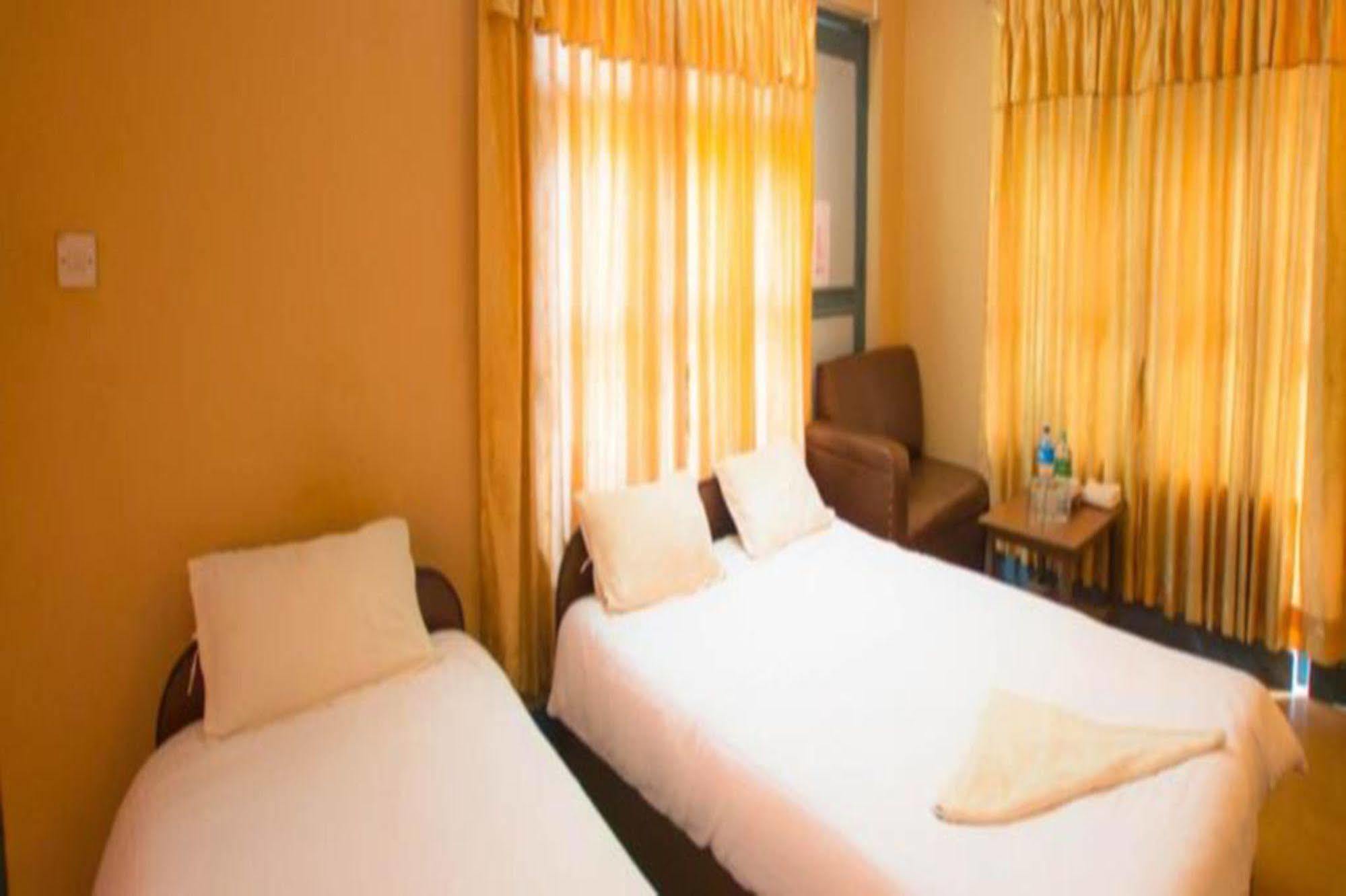 Hotel Lumbini Garden New Crystal Extérieur photo