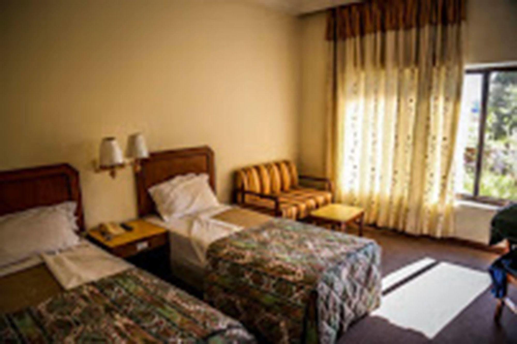 Hotel Lumbini Garden New Crystal Extérieur photo