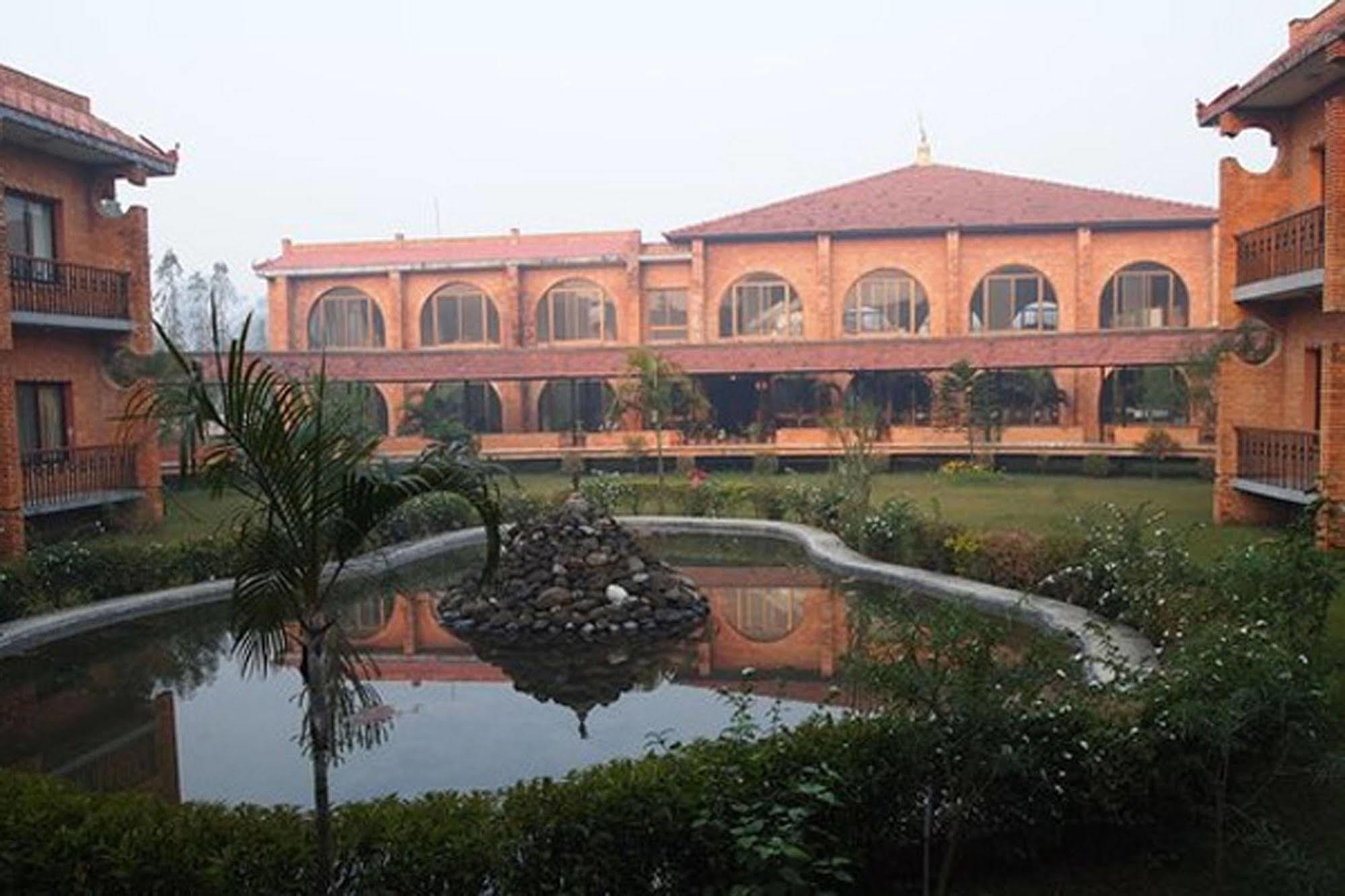 Hotel Lumbini Garden New Crystal Extérieur photo