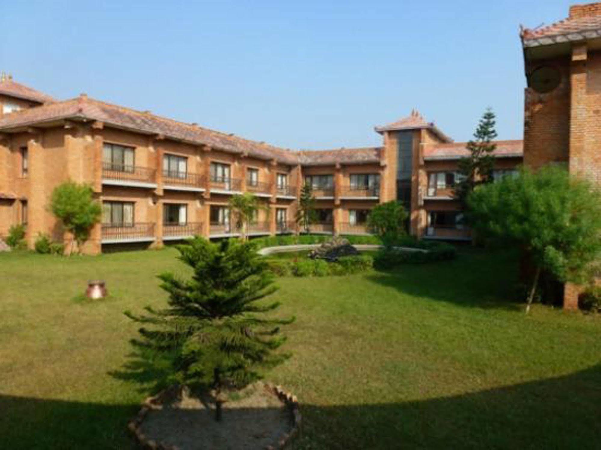 Hotel Lumbini Garden New Crystal Extérieur photo